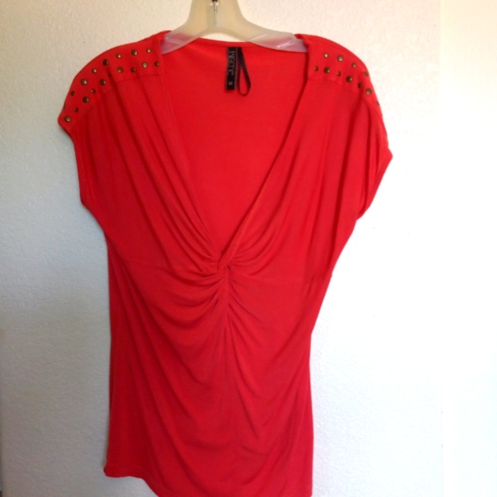 KISCHE low v-neck shoulder studs. M/L 100% rayon soft and sexy burnt orange nwot